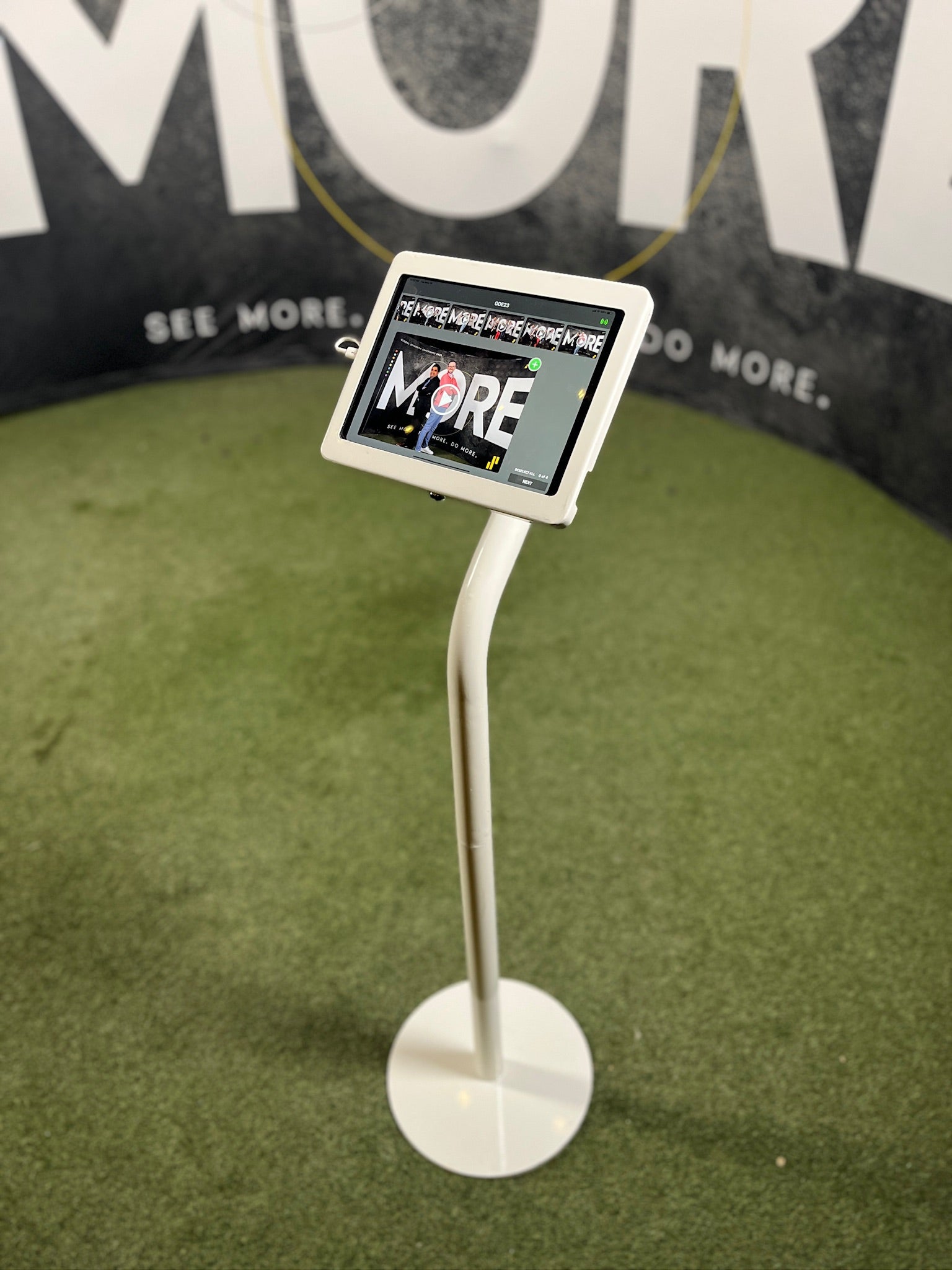 iPad Sharing station - (1) stand + Foam