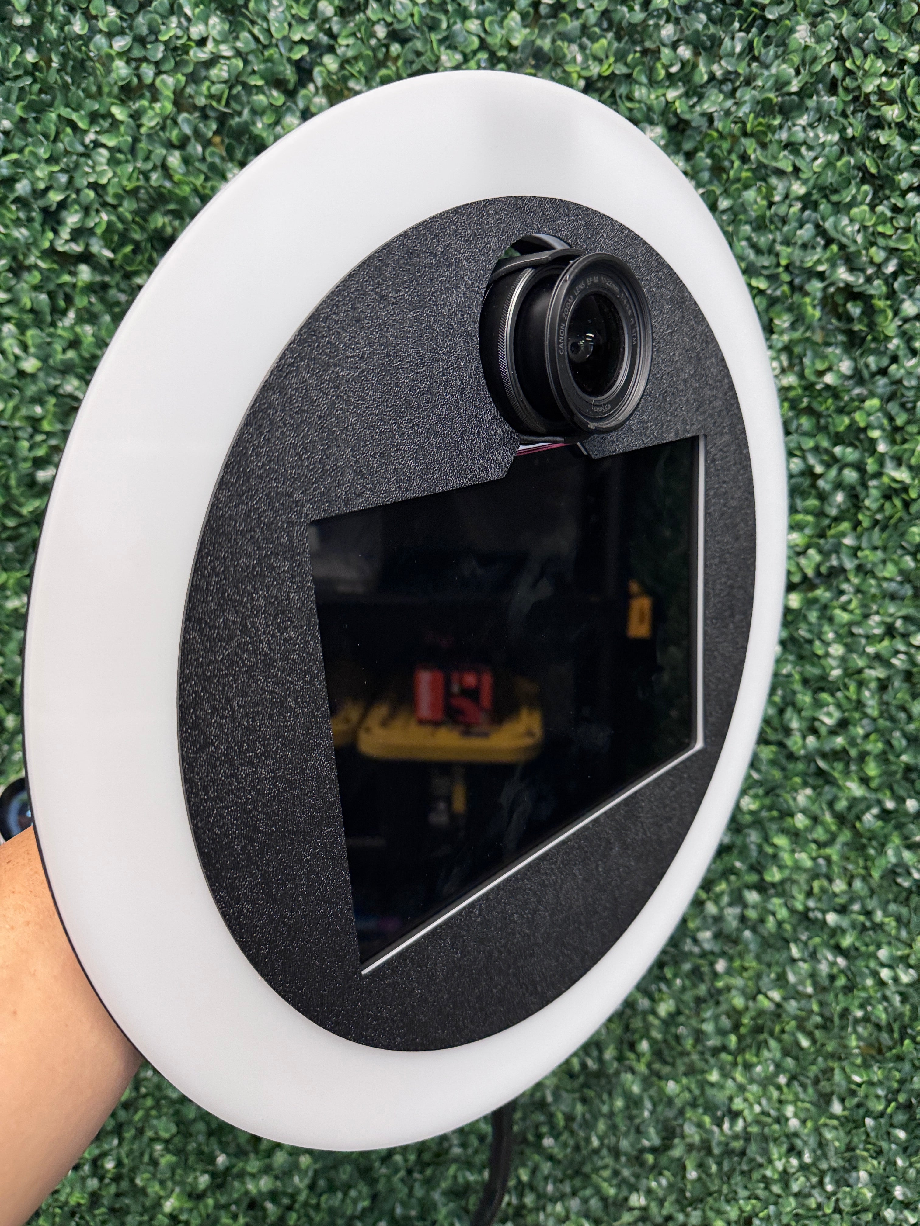 Cruise Roamer M - flash cover for camera shoe mount