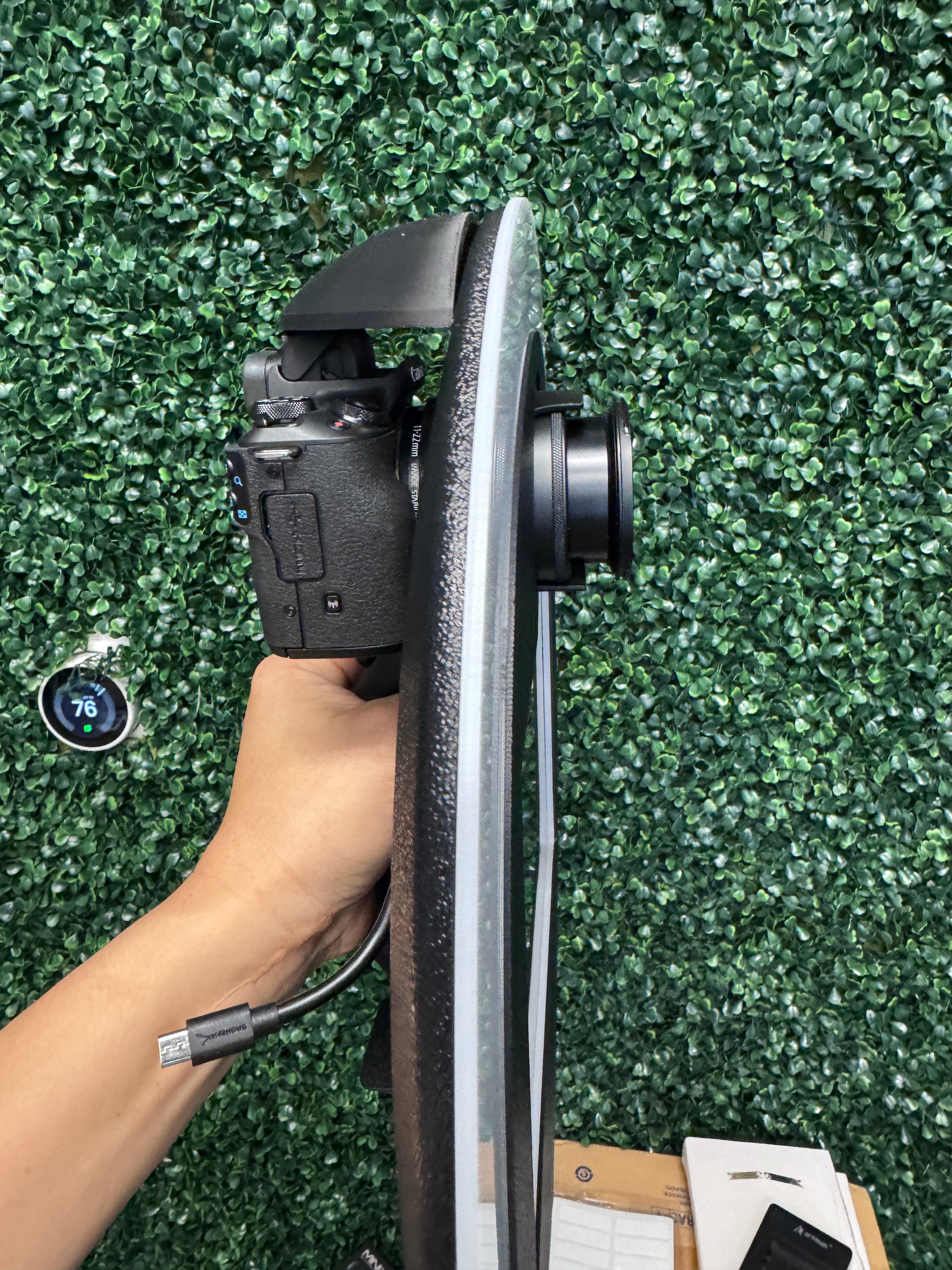 Cruise Roamer M - flash cover for camera shoe mount